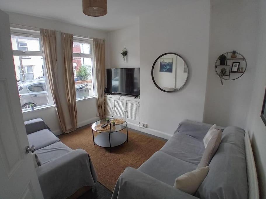 Large Family Home Central Location 3 Double Bedrooms And 1 Single Bedroom كارديف المظهر الخارجي الصورة