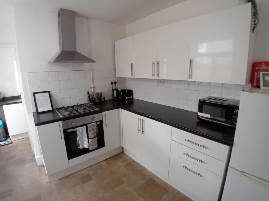 Large Family Home Central Location 3 Double Bedrooms And 1 Single Bedroom كارديف المظهر الخارجي الصورة
