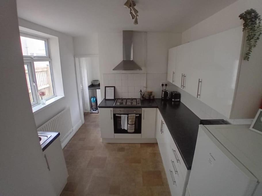 Large Family Home Central Location 3 Double Bedrooms And 1 Single Bedroom كارديف المظهر الخارجي الصورة